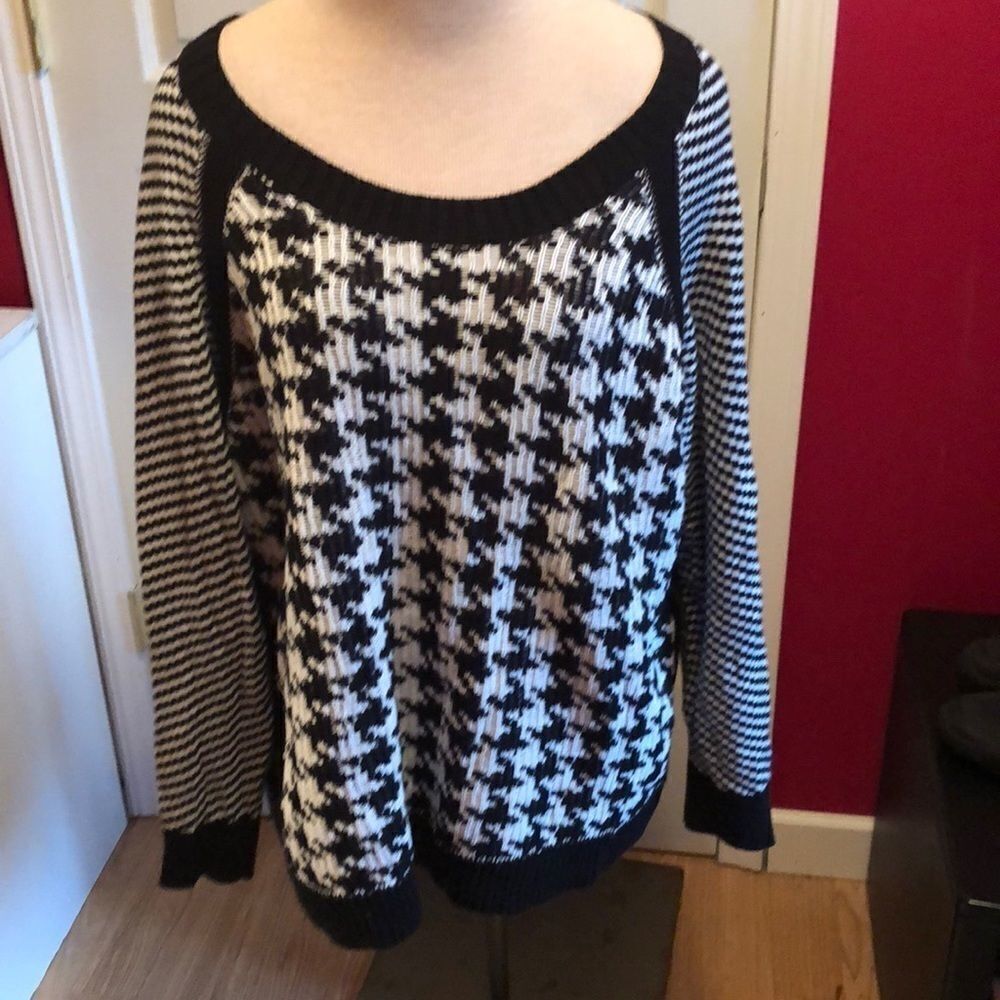 Two by Vince Comoto sweater sz L